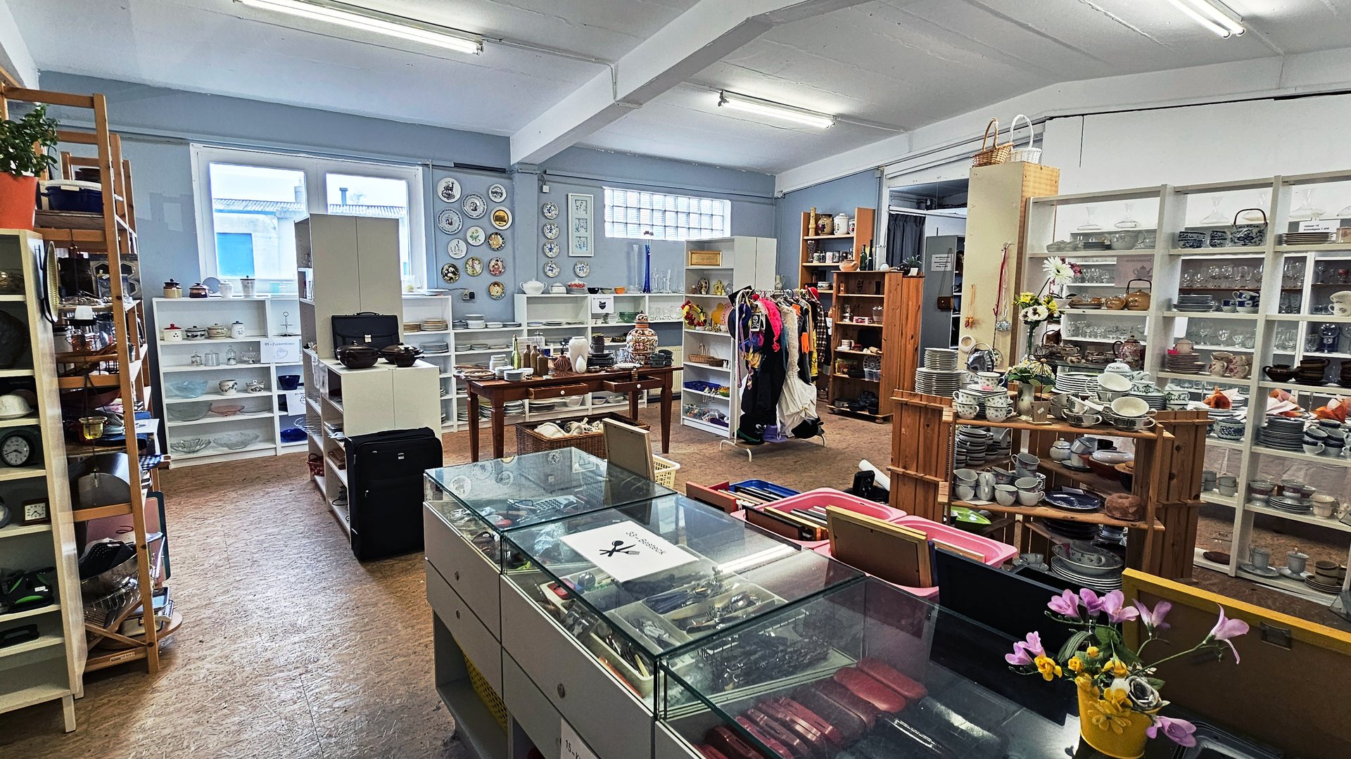 Nix Neues! Das Sozialkaufhaus Nix Neues! Das Sozialkaufhaus